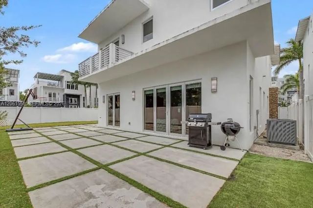 3 of 30 - 3341 Nw 84th Court, Doral, FL
