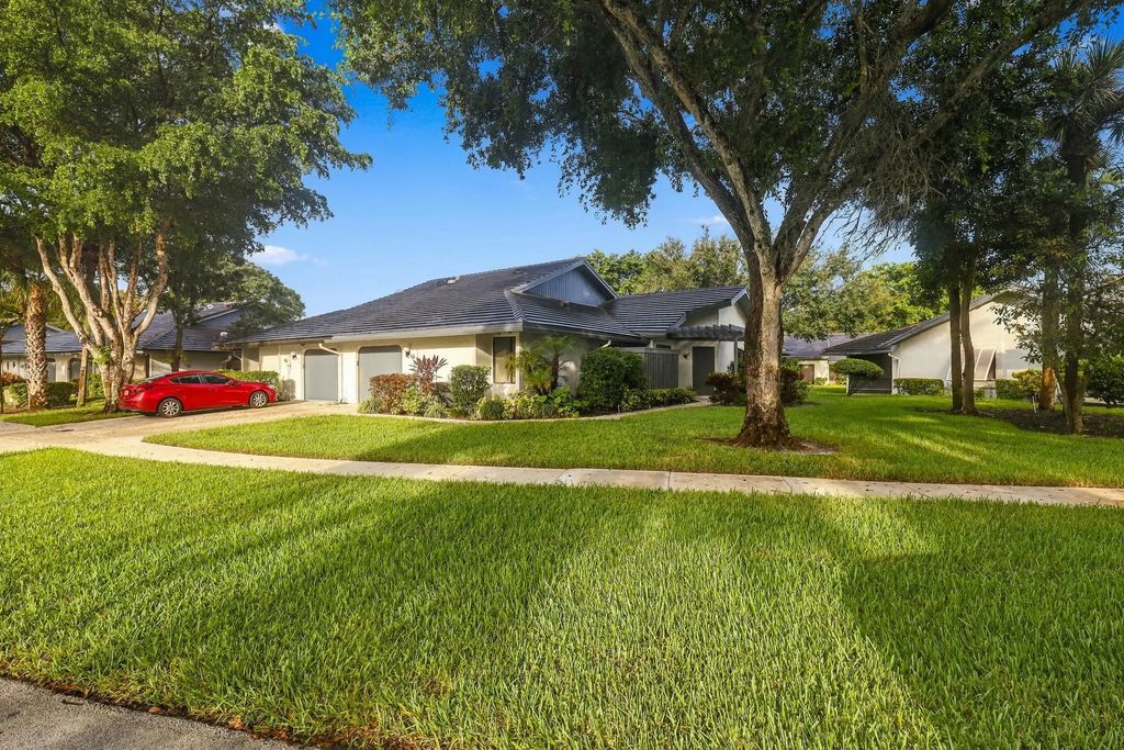 5086 Pine Drive, Boynton Beach
