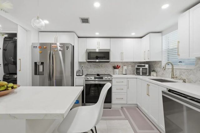 4 of 36 - 6100 Nw 44th Street #104, Lauderhill, FL