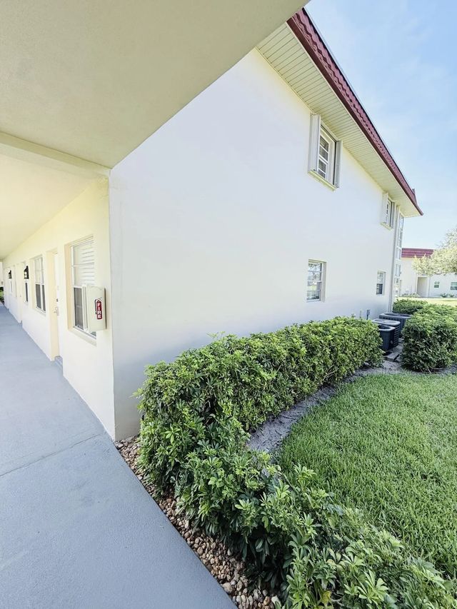 3 of 29 - 40 Woodland Drive #105, Vero Beach, FL