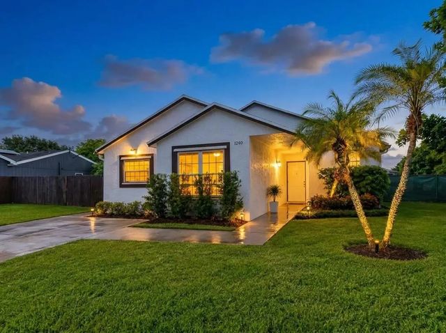 1240 Grandview Circle, Royal Palm Beach