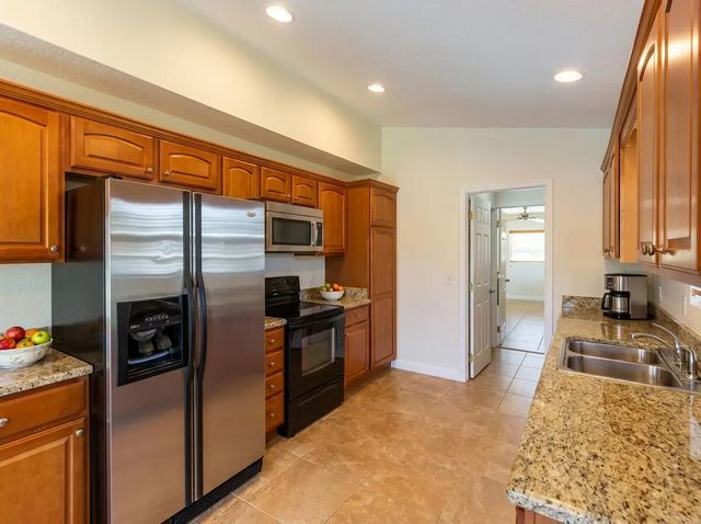 5 of 40 - 1240 Grandview Circle, Royal Palm Beach, FL