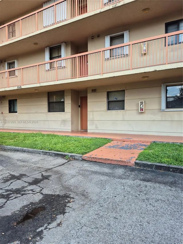 10253 Nw 9th St Circle #102-6, Miami