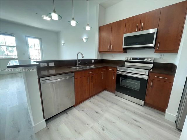 2 of 39 - 412 Sw 13th Terrace #412, Fort Lauderdale, FL