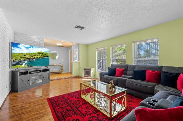 5 of 32 - 730 Bering Avenue S, Lehigh Acres, FL
