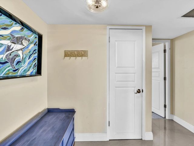 5 of 51 - 605 Oaks Drive #810, Pompano Beach, FL