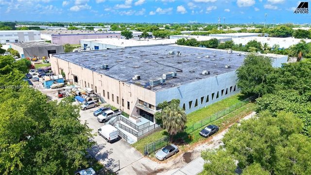 4 of 19 - 5603 Nw 159th Street, Miami Gardens, FL