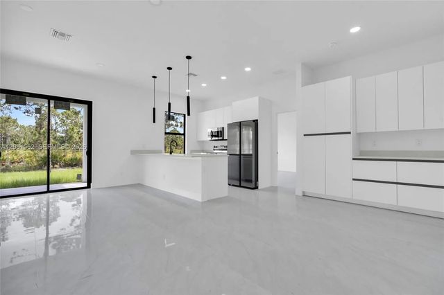 3 of 40 - 103 E 6th Street, Lehigh Acres, FL