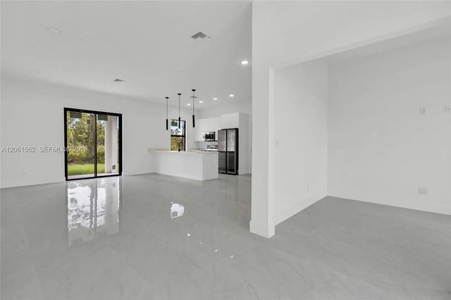 5 of 40 - 103 E 6th Street, Lehigh Acres, FL