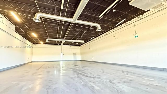 3 of 8 - 1060 Nw 1st Court, Hallandale Beach, FL