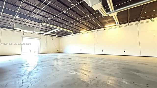 4 of 8 - 1060 Nw 1st Court, Hallandale Beach, FL