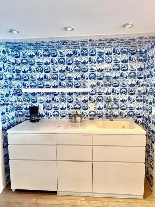 3 of 9 - 1100 West Avenue #822, Miami Beach, FL