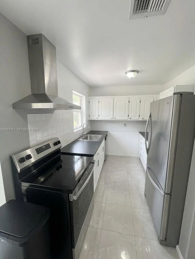 4 of 34 - 240 Ne 23rd Court, Pompano Beach, FL