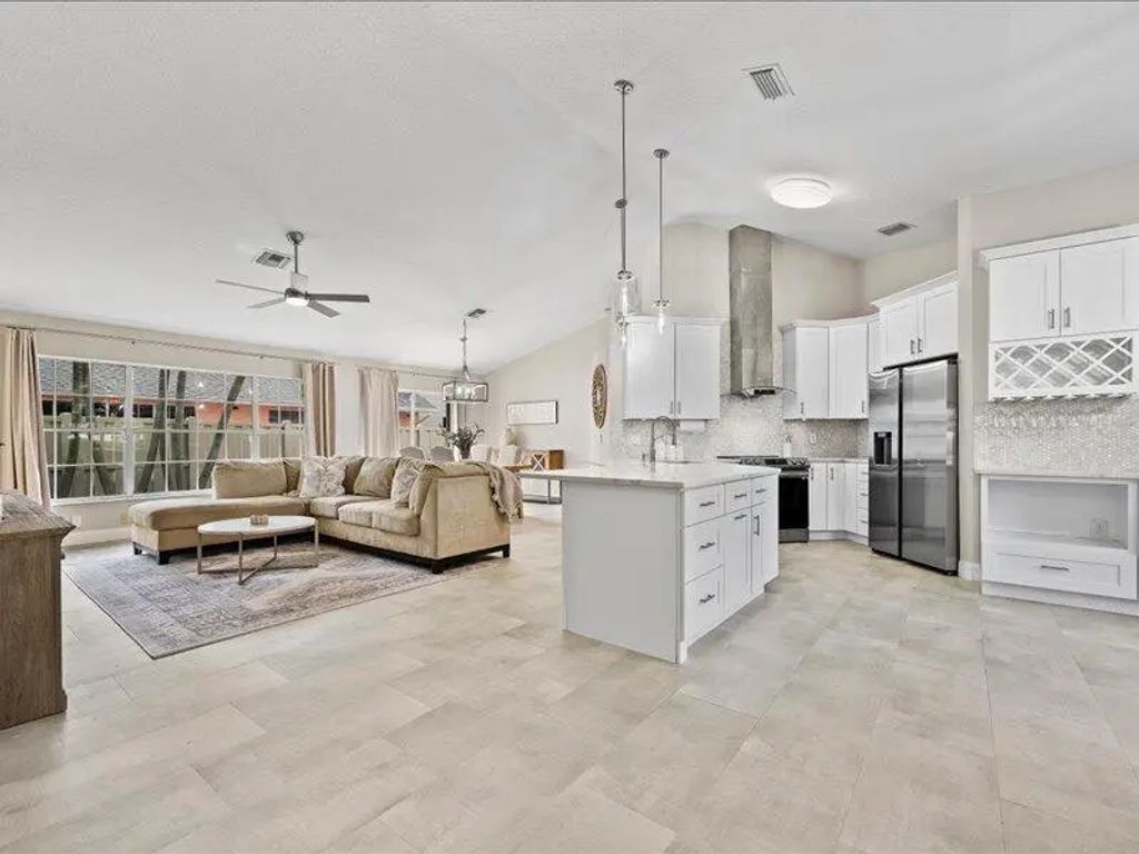 237 Moccasin Trail W, Jupiter