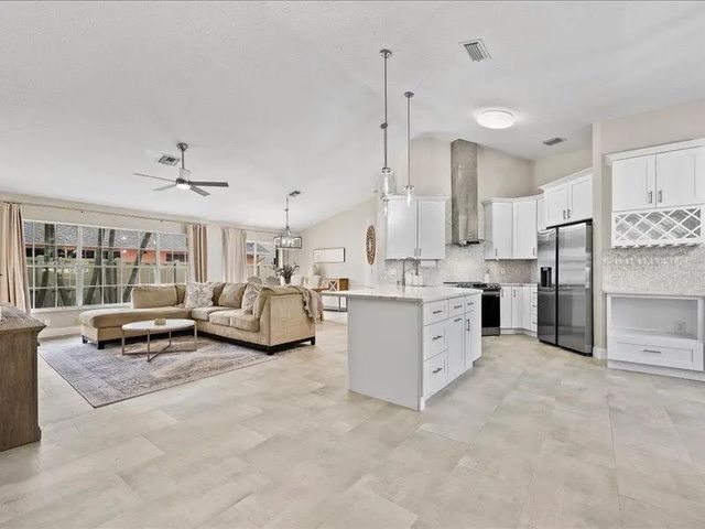 237 Moccasin Trail W, Jupiter