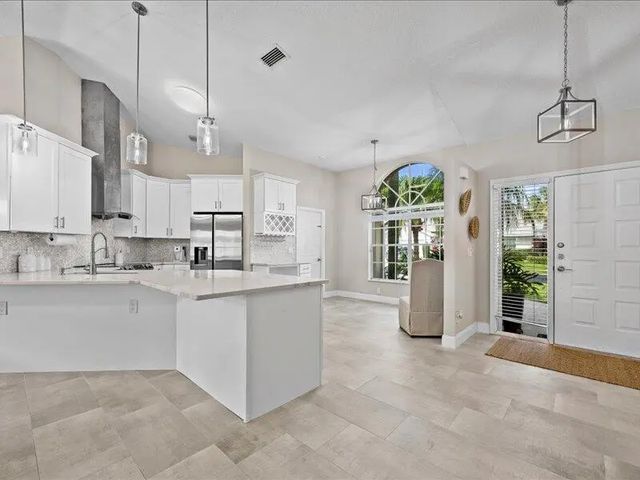 2 of 39 - 237 Moccasin Trail W, Jupiter, FL