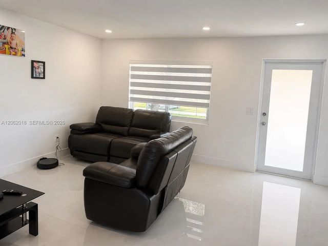 3 of 22 - 1749 Sw 8th Street, Homestead, FL