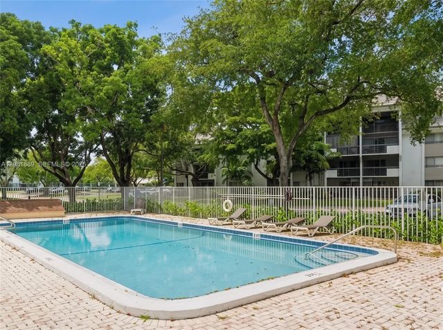 731 N Pine Island Road #102, Plantation