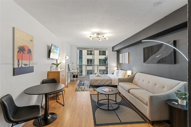 1200 Brickell Bay Drive #1816, Miami