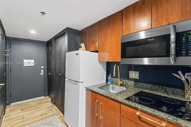 3 of 18 - 1200 Brickell Bay Drive #1816, Miami, FL