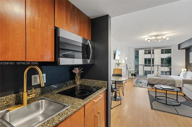 4 of 18 - 1200 Brickell Bay Drive #1816, Miami, FL