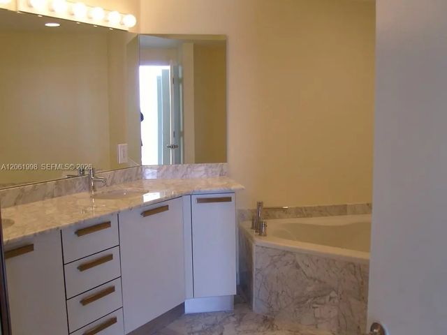 5 of 13 - 3000 Ne 188th Street #603, Aventura, FL