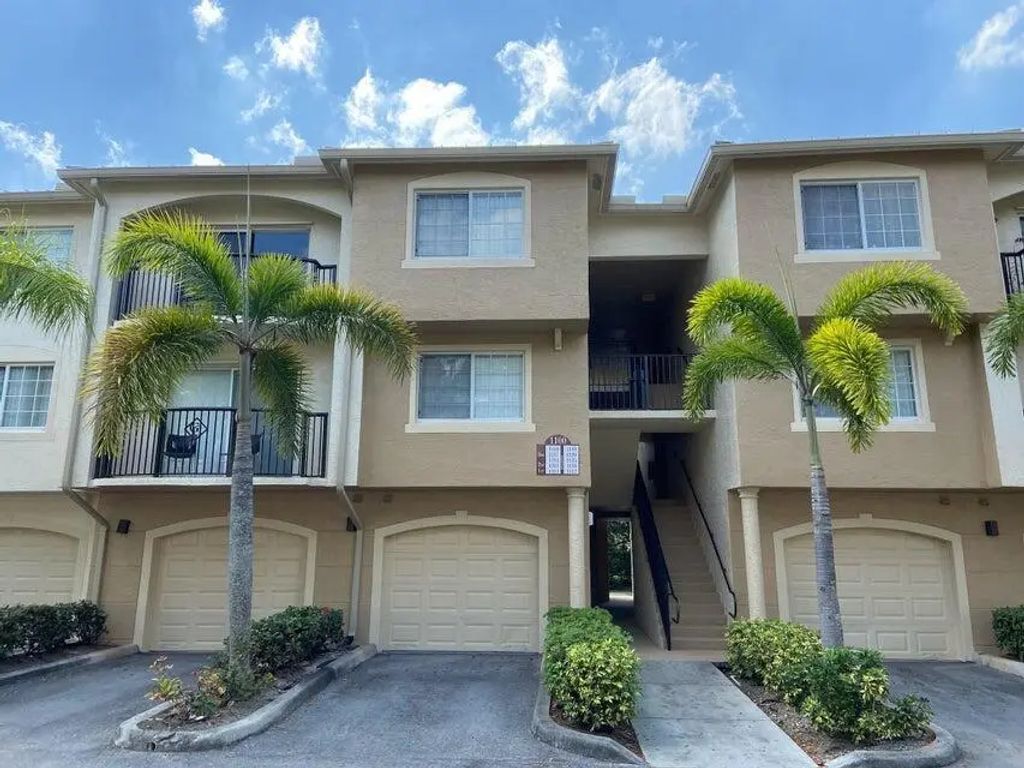 1100 S Crestwood Court S #1117, Royal Palm Beach