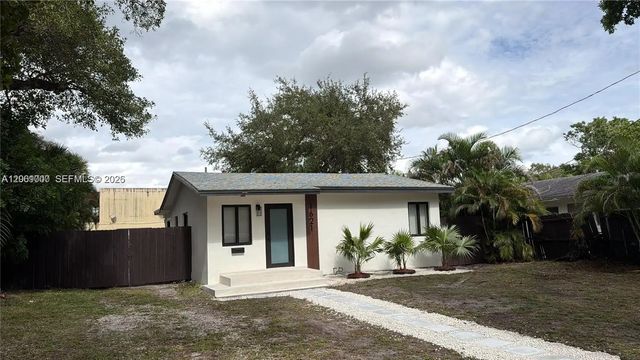 4 of 25 - 1621 Sw 11th Court, Fort Lauderdale, FL