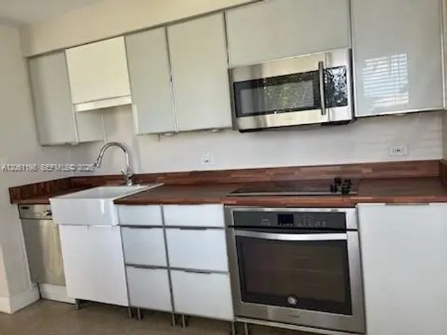 4 of 9 - 1409 Ne 21st Street, Wilton Manors, FL