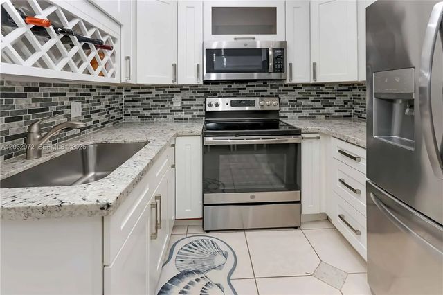 4 of 19 - 1700 Pierce Street #703, Hollywood, FL