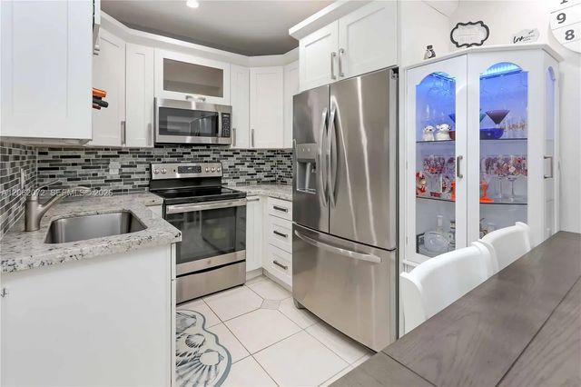 5 of 19 - 1700 Pierce Street #703, Hollywood, FL