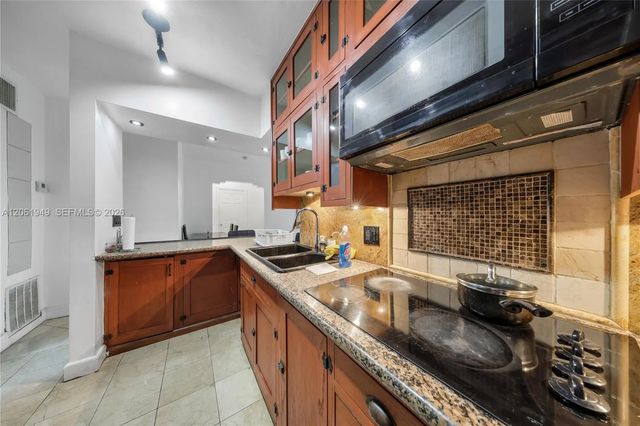 4 of 17 - 1289 Marseille Drive #45, Miami Beach, FL