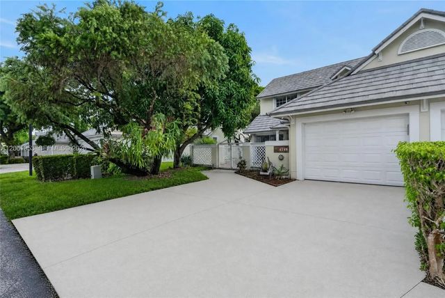 2 of 59 - 4749 Nw 98th Place, Doral, FL