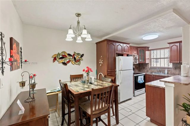 5 of 15 - 1855 W 60th Street #407, Hialeah, FL