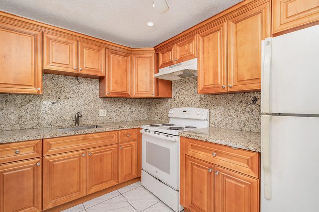 1330 Nw 43rd Avenue #202, Lauderhill
