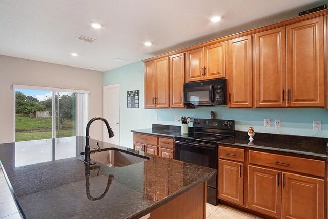 4 of 37 - 2109 Sw Chestnut Lane, Port St. Lucie, FL