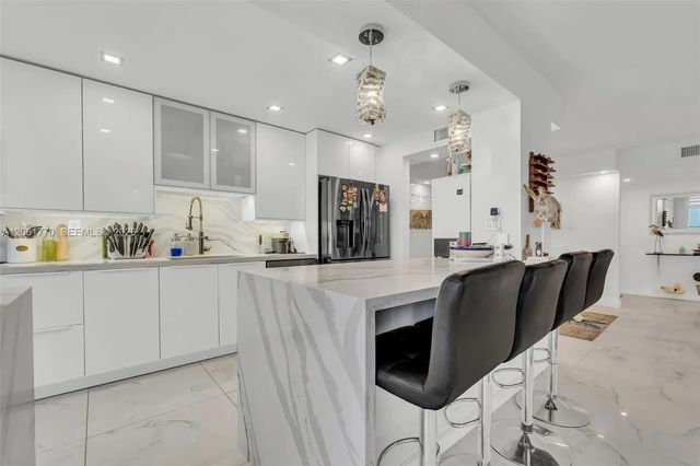 18071 Biscayne Boulevard #901, Aventura