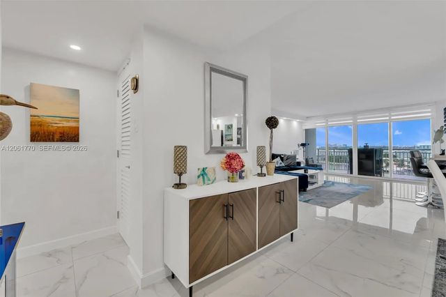4 of 43 - 18071 Biscayne Boulevard #901, Aventura, FL