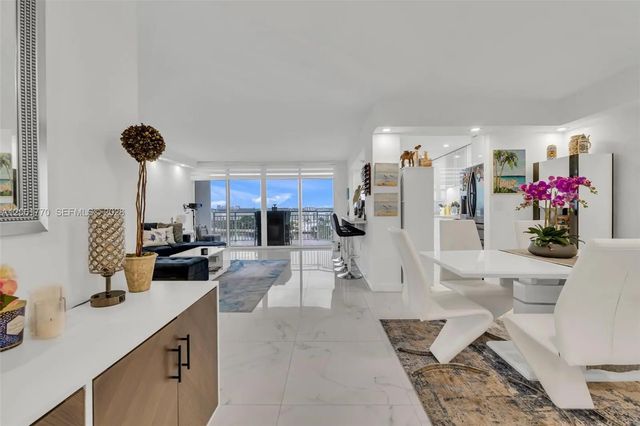 5 of 43 - 18071 Biscayne Boulevard #901, Aventura, FL