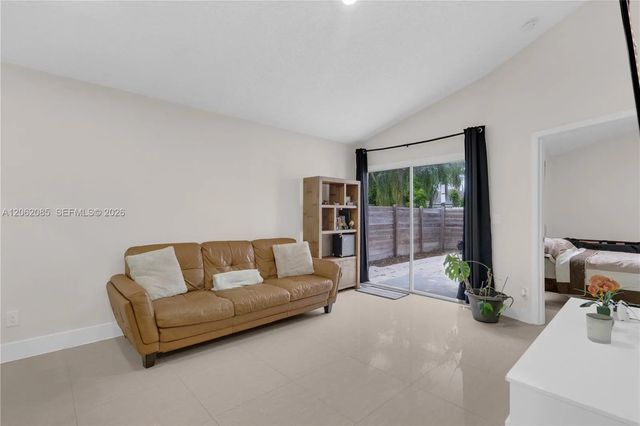 3 of 38 - 949 Sw 7th Place, Florida City, FL