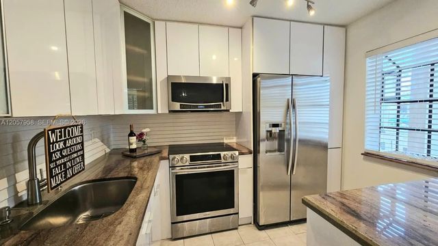 5 of 30 - 9850 Nw 3rd Court #2, Plantation, FL
