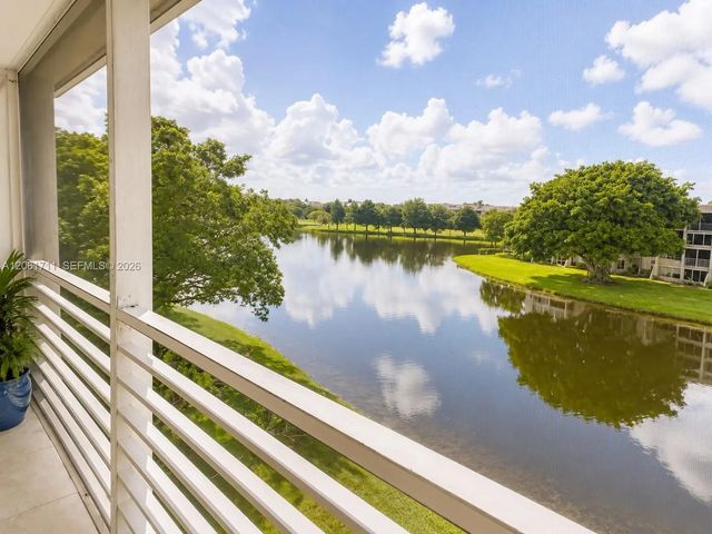 9420 Poinciana Place #417, Davie