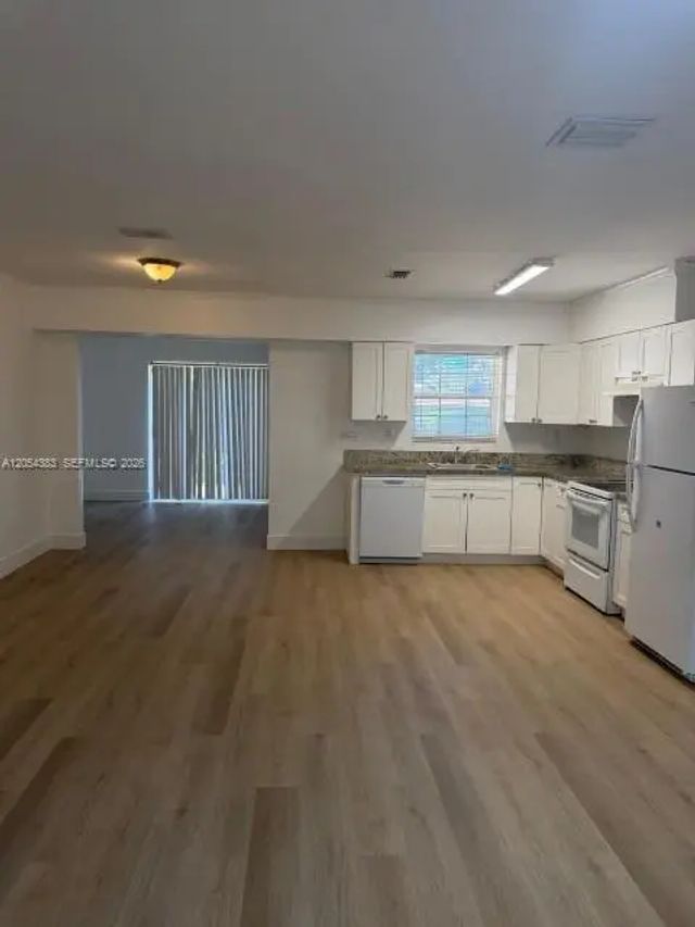 4 of 13 - 374 Ne 171 Street, North Miami Beach, FL