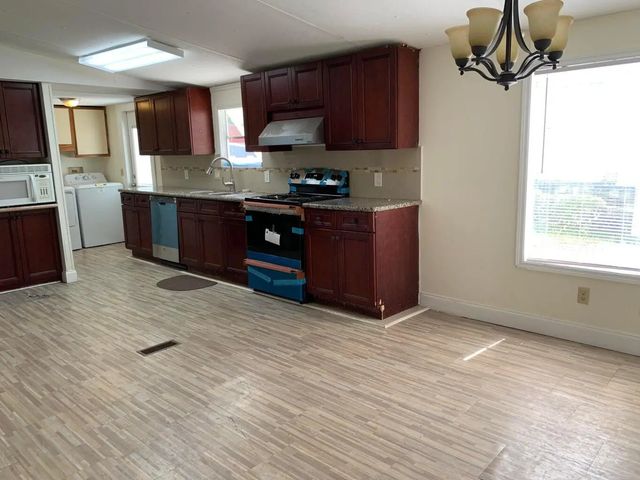 10629 S 228th Lane, Watergate