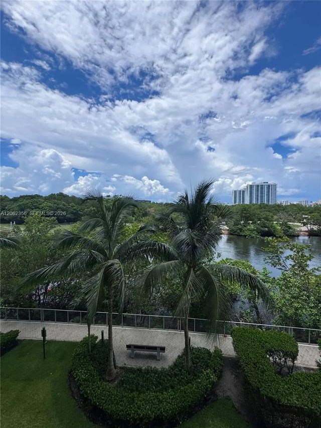 4 of 43 - 16385 Biscayne Boulevard #305, North Miami Beach, FL