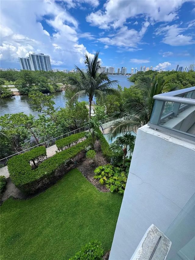 5 of 43 - 16385 Biscayne Boulevard #305, North Miami Beach, FL