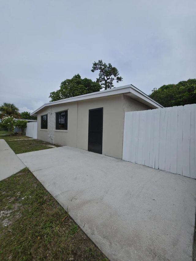 2 of 39 - 5536 Purdy Lane, West Palm Beach, FL