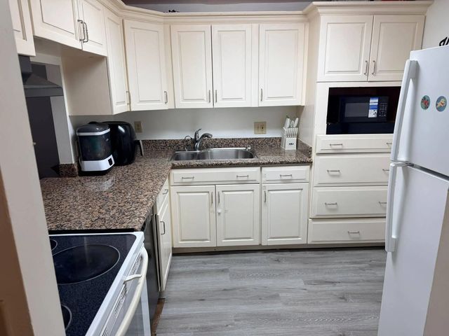 480 Executive Center Drive #3h, West Palm Beach