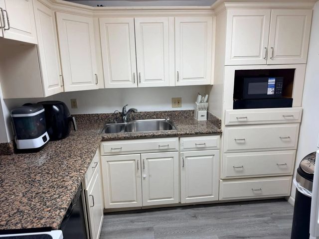 2 of 46 - 480 Executive Center Drive #3h, West Palm Beach, FL