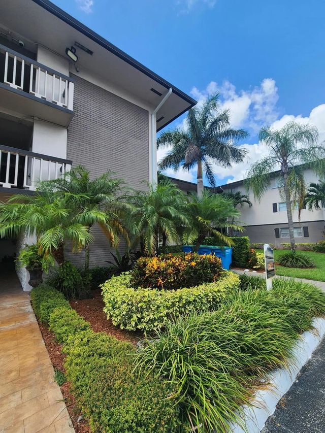 2 of 40 - 4900 Washington Street #307, Hollywood, FL